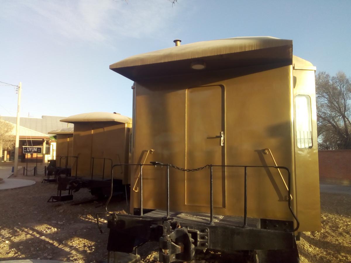 Onkel Inn Wagon Sleepbox Uyuni Exterior photo
